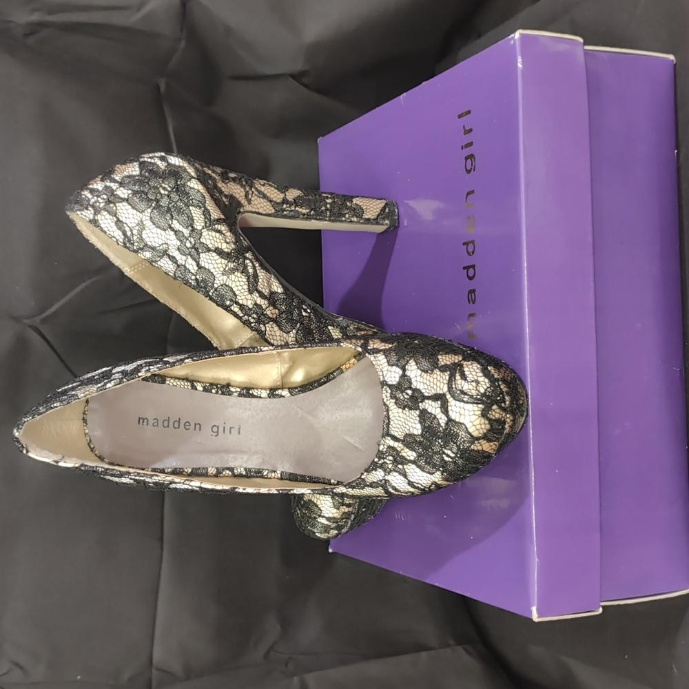 Madden Girl black lace platform 4"heels size 8.5 w/box